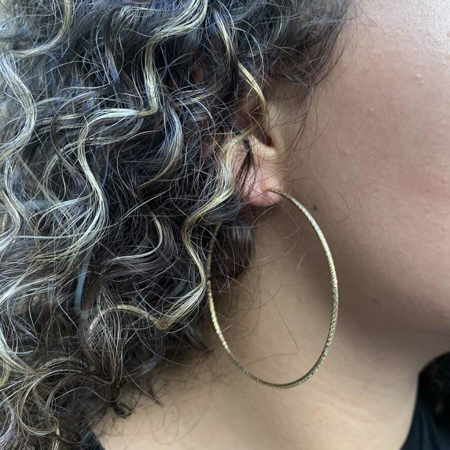 Créoles Célia, boucles d'oreilles ciselées plaqué or - boutique bijoux en ligne